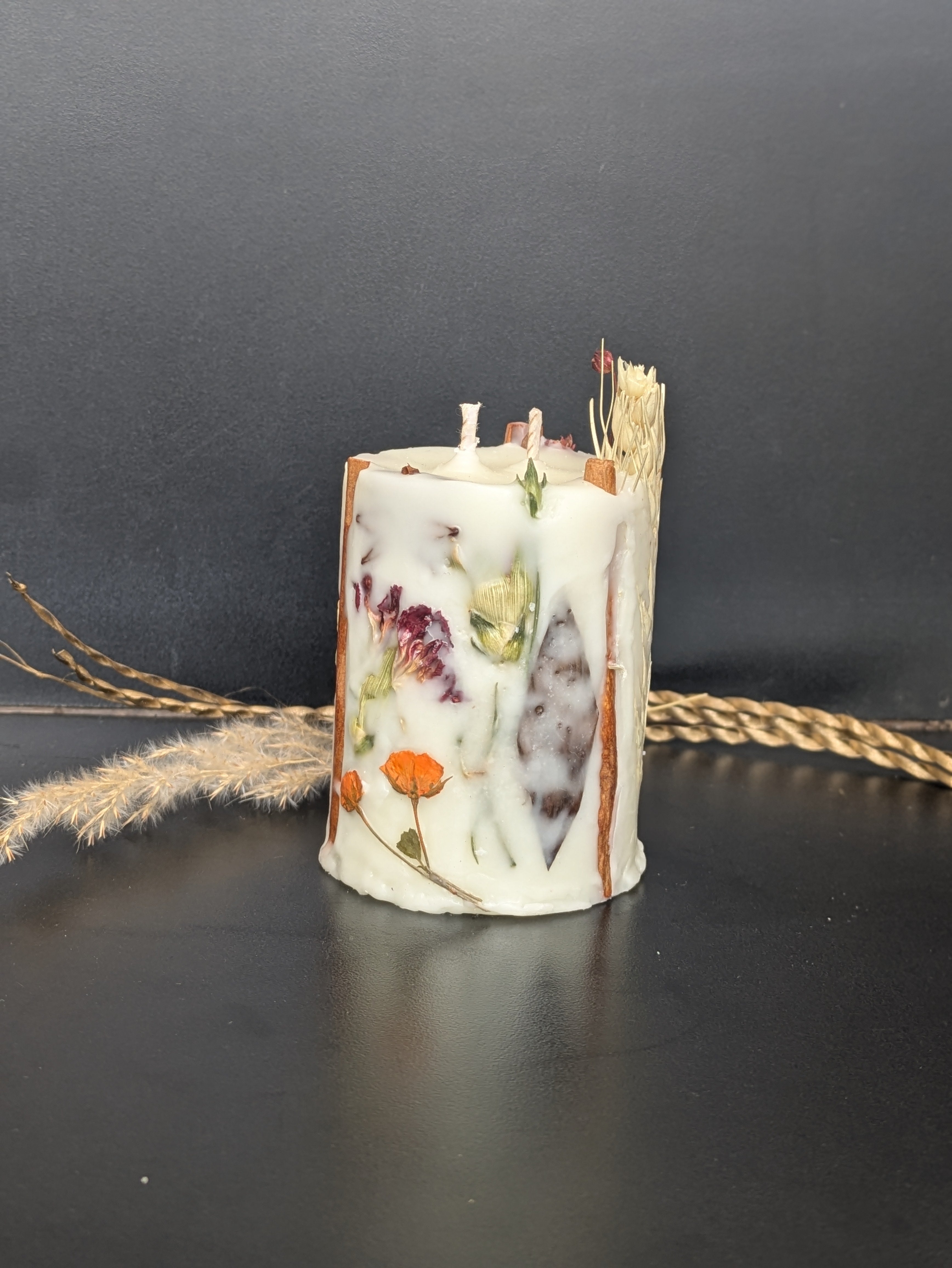 SVARG: BOTANICAL ART CANDLES