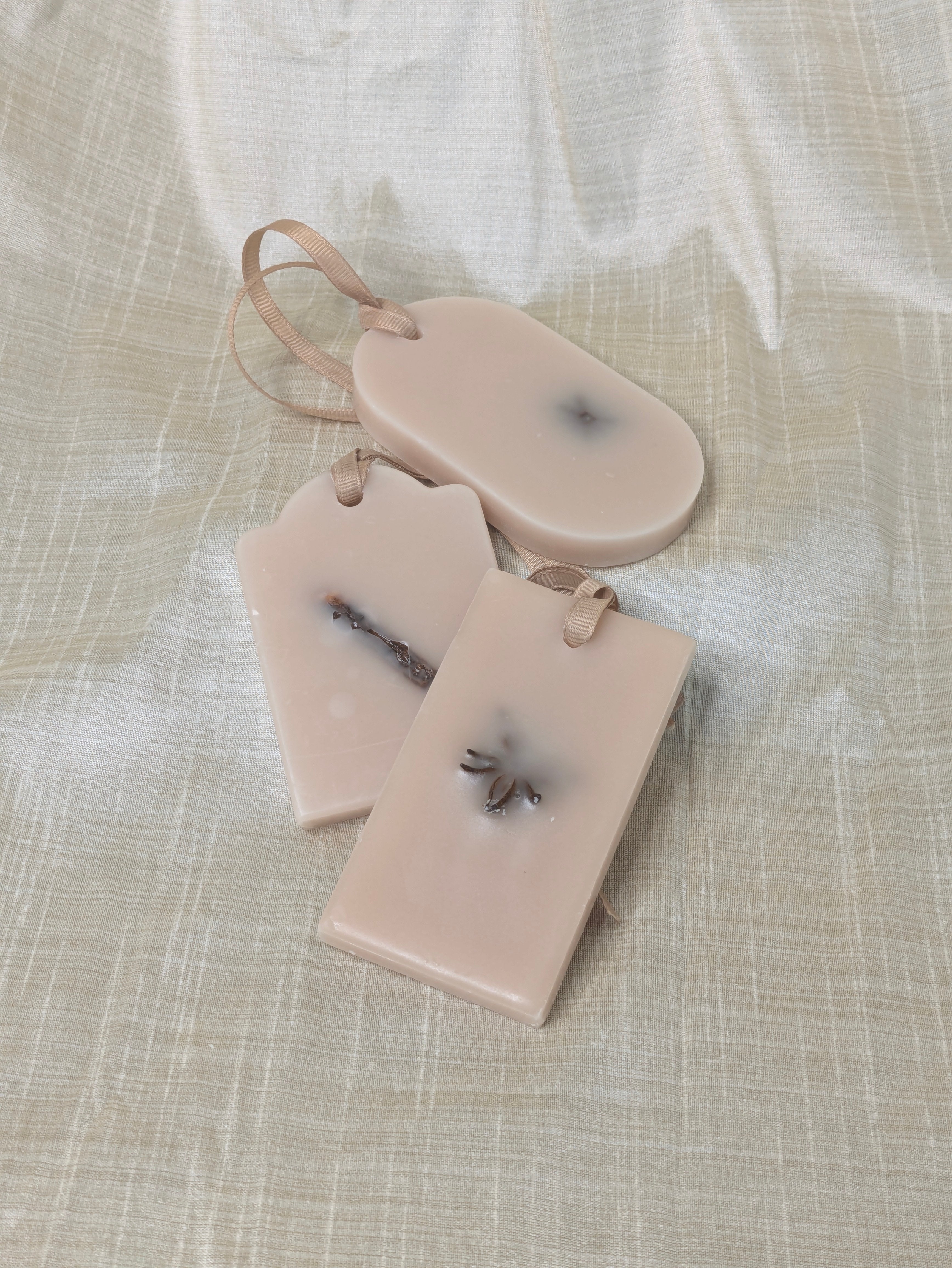 SVARG: SANDALWOOD WAX SACHETS